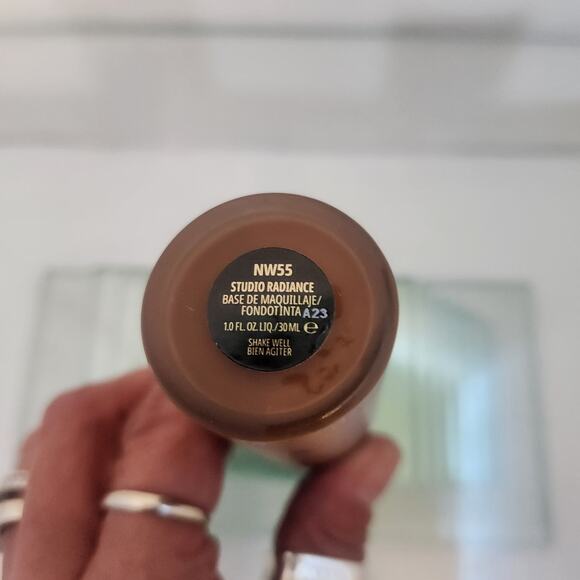 MAC Studio Radiance Serum Powered Foundation Studio Radiance NW55 - Picture 3 of 3